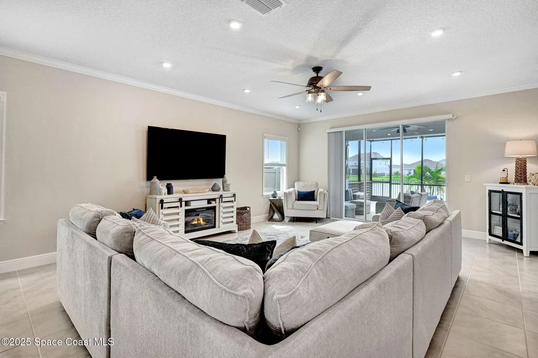 Photo of 2452 Carrick Street