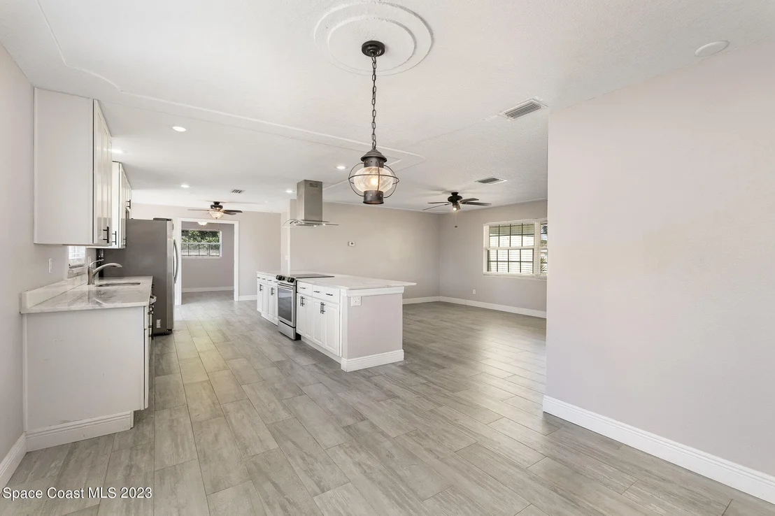 Photo of 947 Bluewater Drive