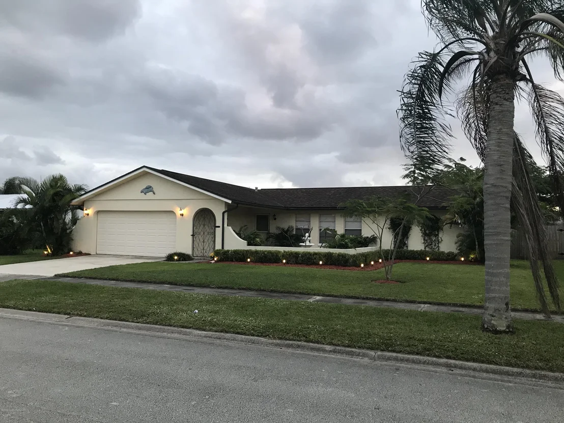 Photo of 2581 Corbusier Drive