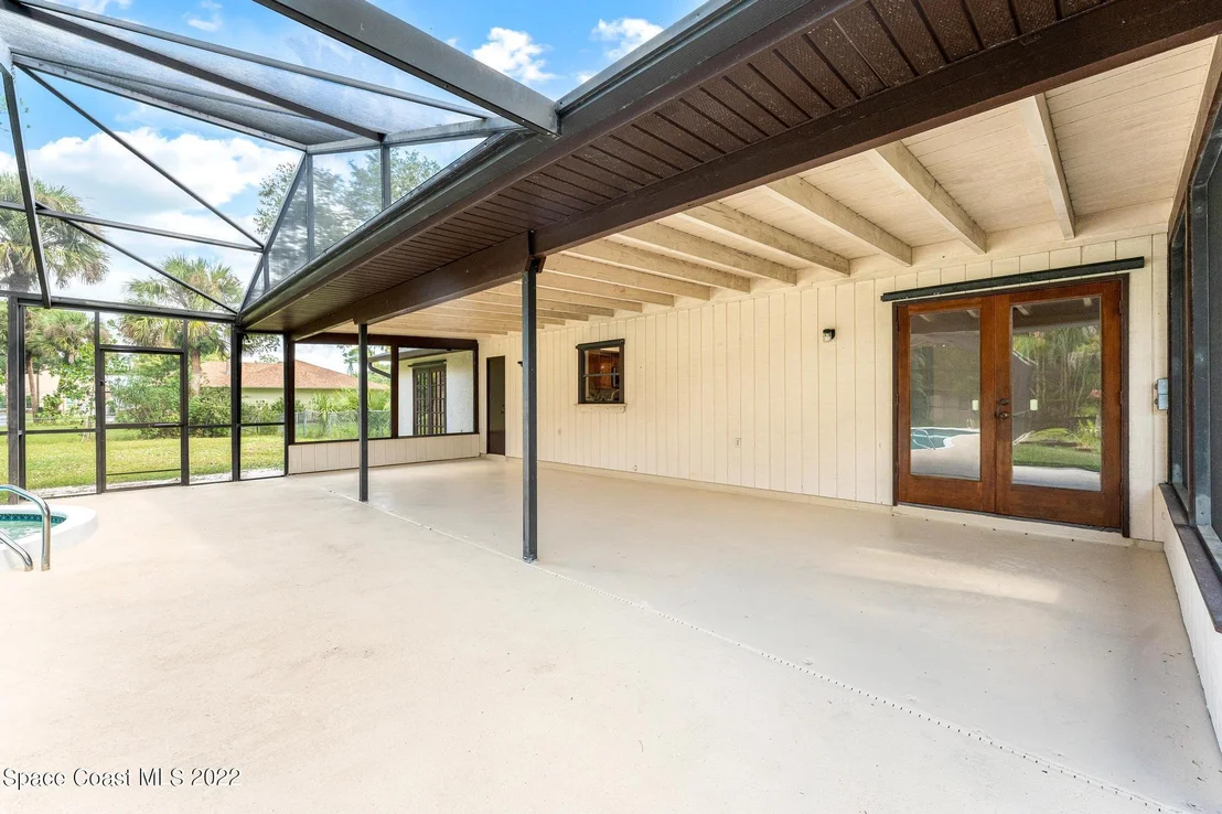 Photo of 1807 Live Oak Drive N