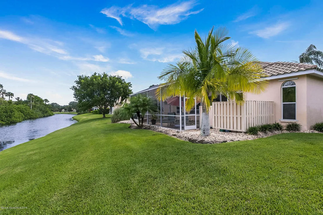 Photo of 925 Palm Brook Drive
