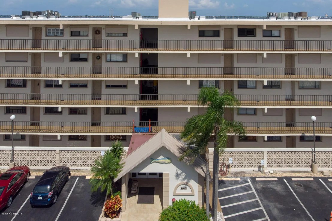 Photo of Unit 306 at 3901 Dixie Highway NE