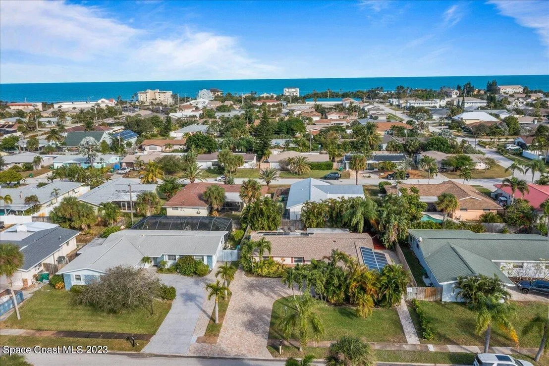 Photo of 615 N Robert Way