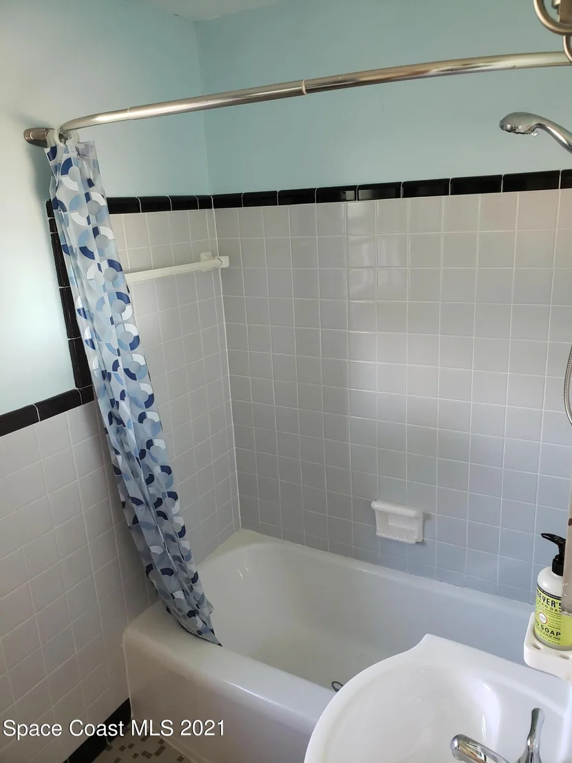 Photo of 1050 Myrtle Lane