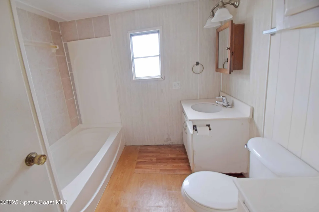 Photo of 2555 Haverhill Road NE
