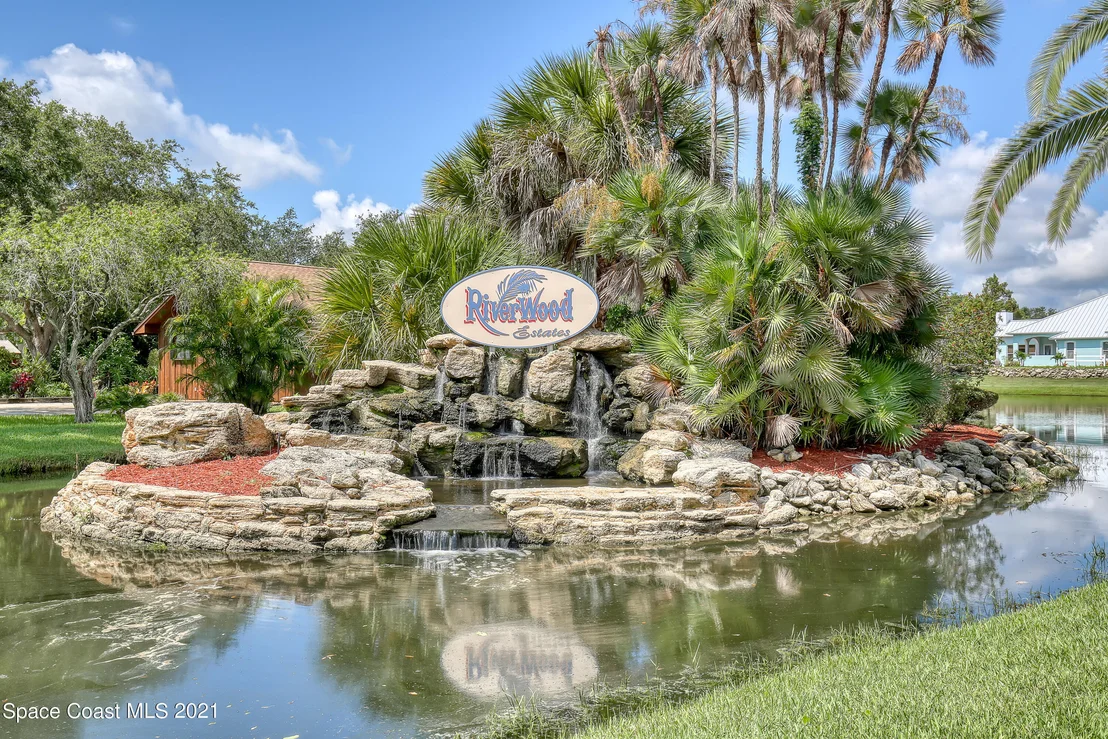 Photo of 2233 Royal Oaks Drive