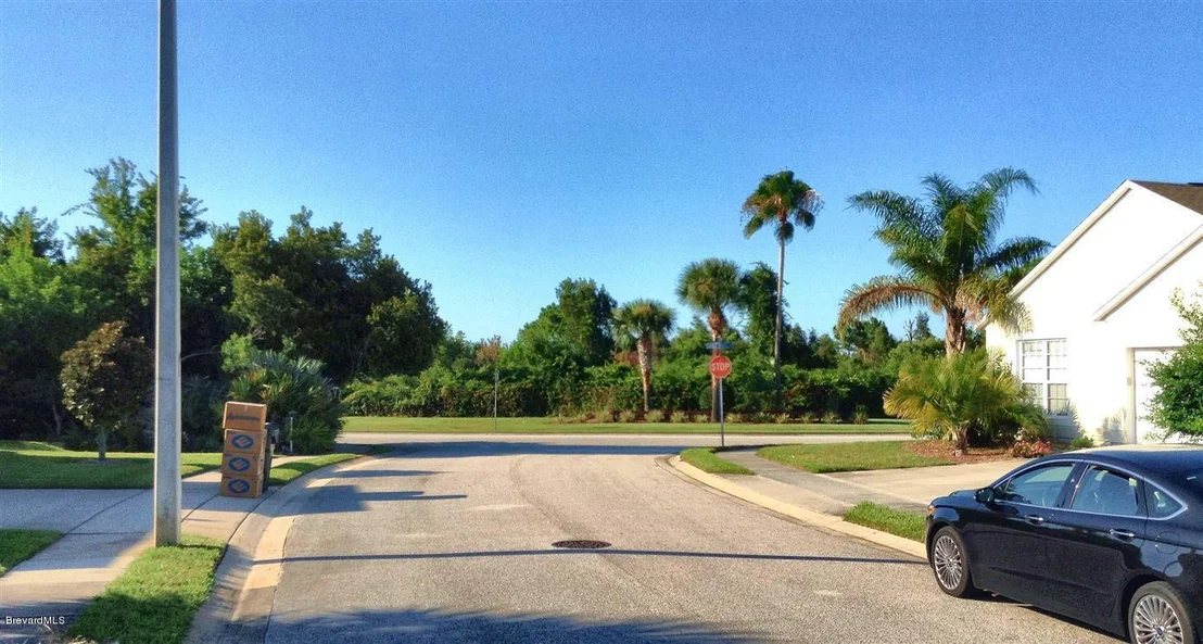Photo of 989 Riviera Point Drive