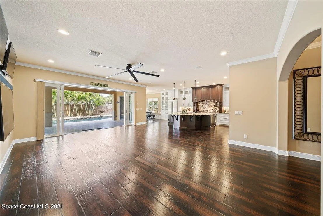 Photo of 300 2nd Avenue