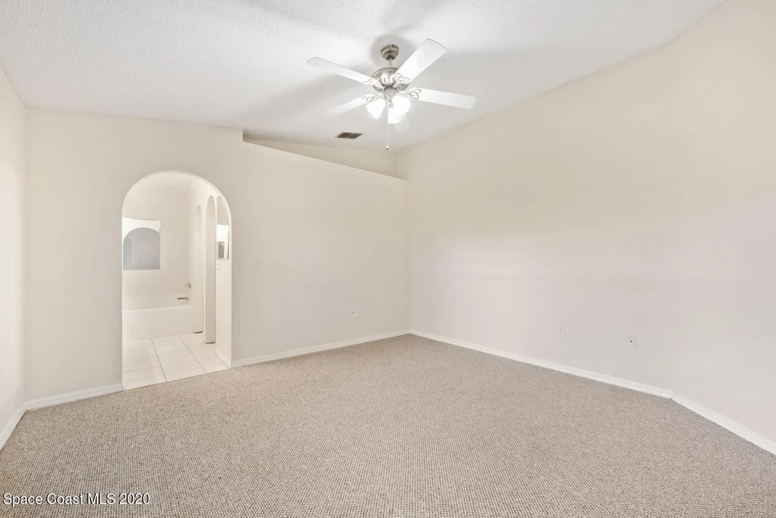 Photo of 1111 White Oak Circle