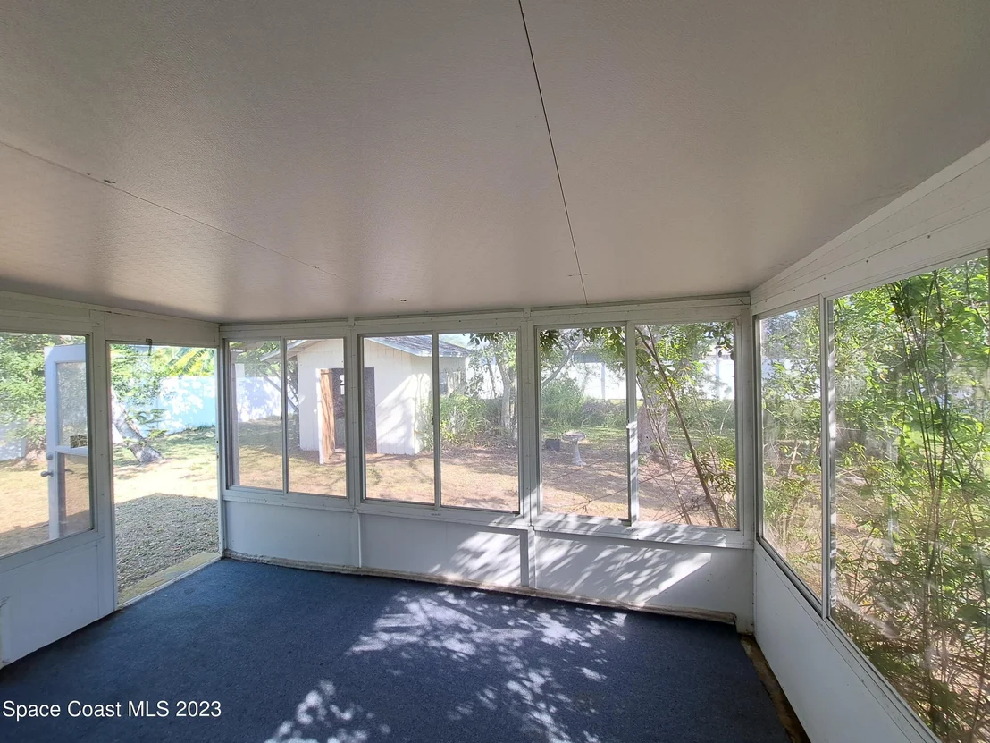 Photo of 925 Gulfstream Avenue
