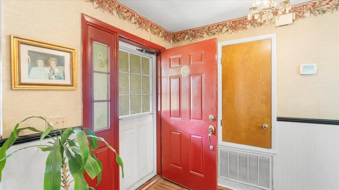 Photo of 5565 Brandon Street