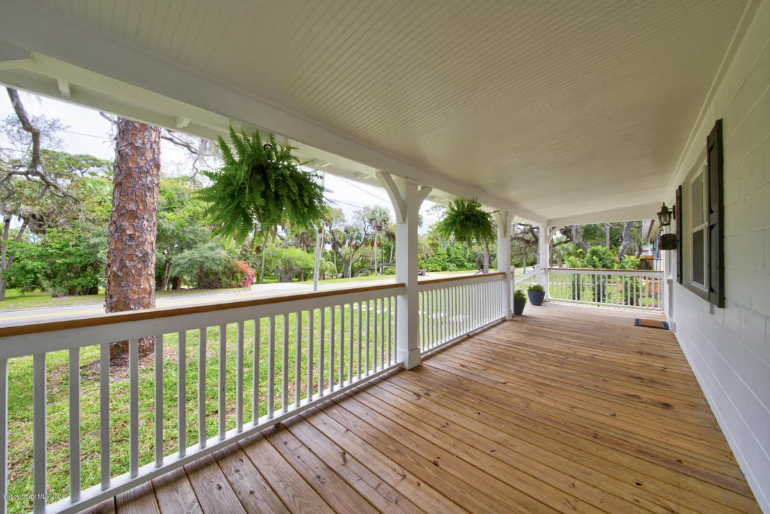 Photo of 1882 Pineapple Avenue