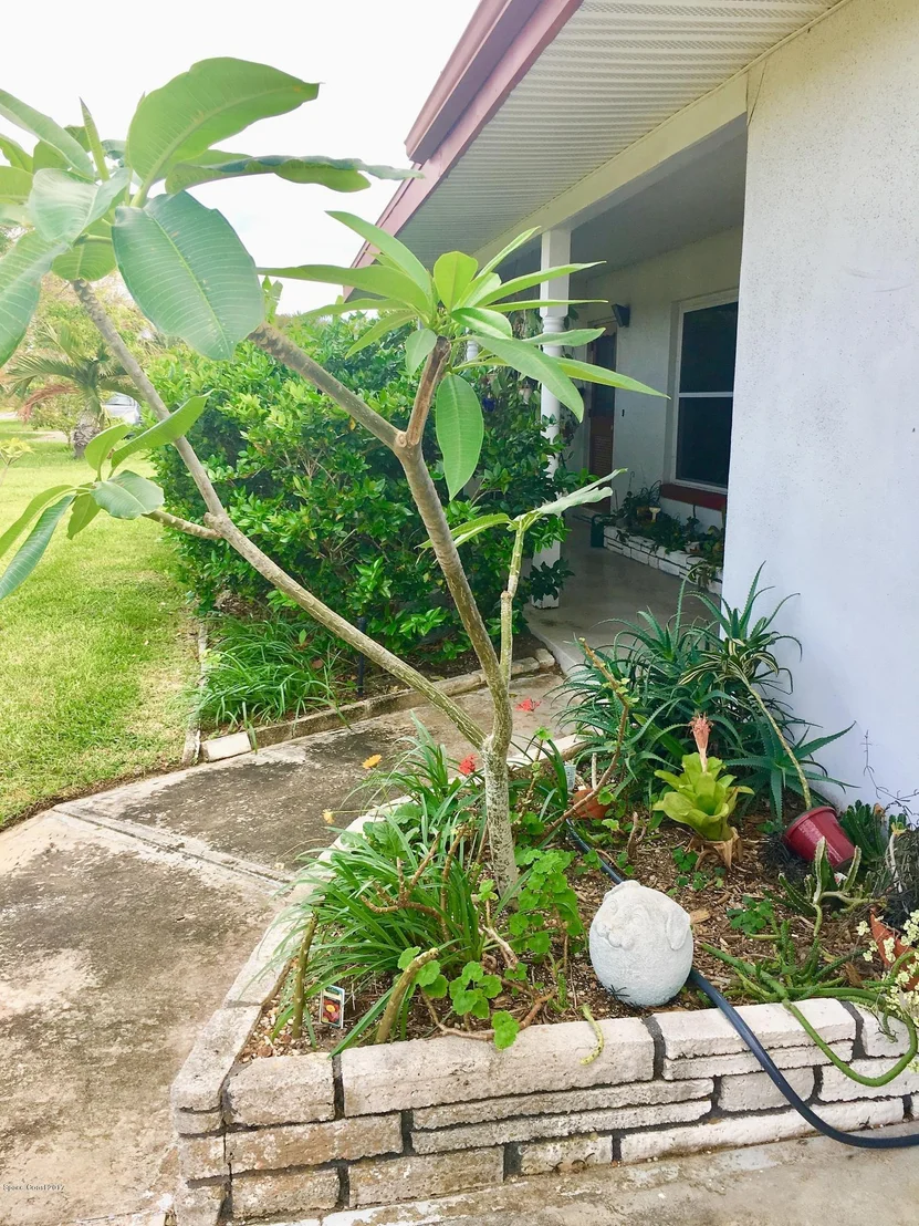 Photo of 143 Cocoa Avenue