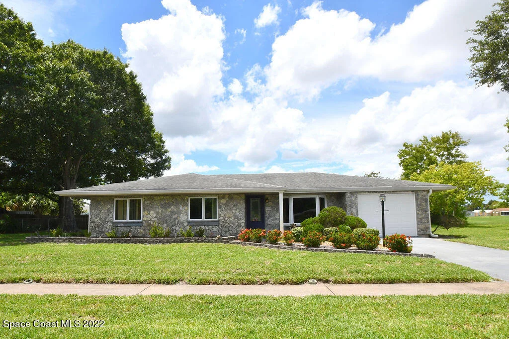 Photo of 1241 Riviera Drive NE