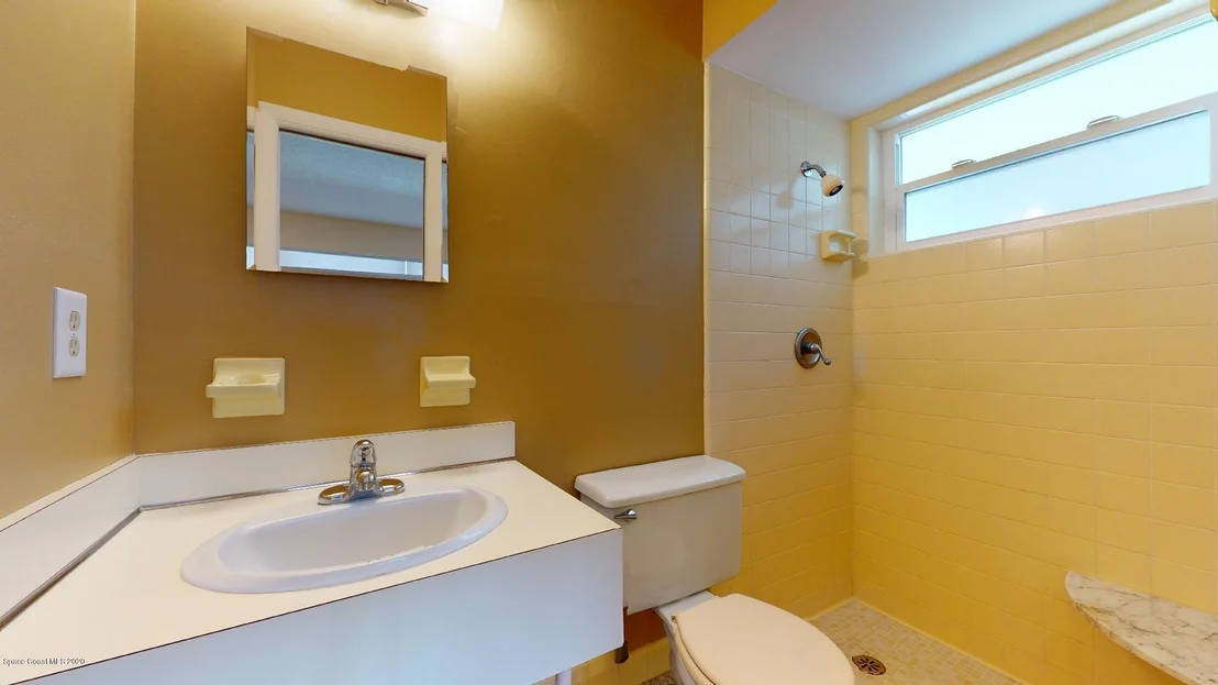 Photo of 930 Darwin Lane NE