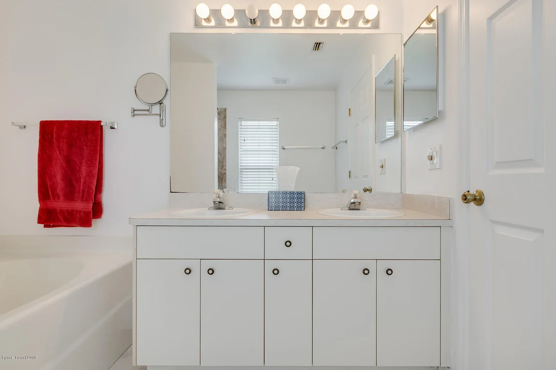 Photo of 933 Del Mar Circle