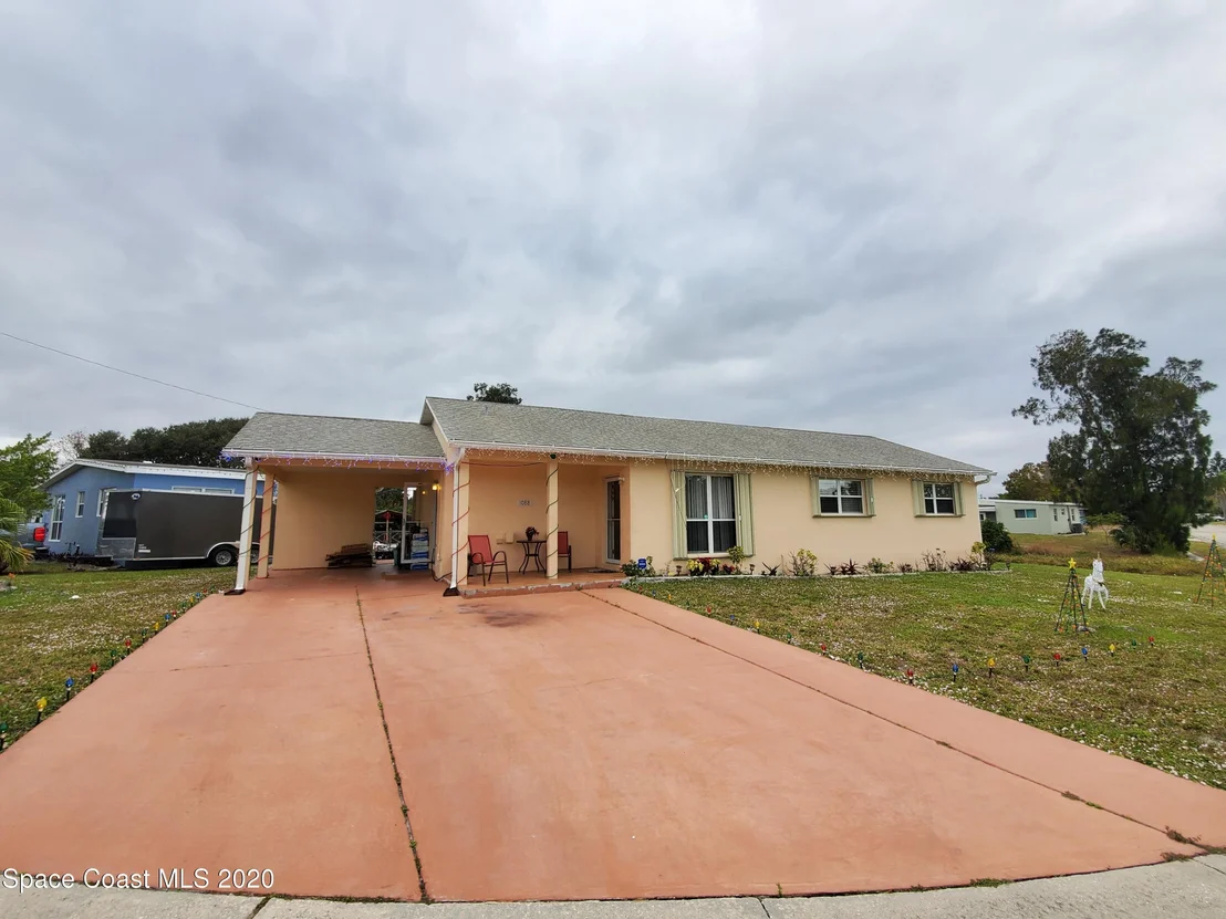 Photo of 1088 Cabot Drive NE