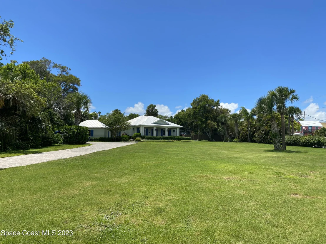 Photo of 413 N Indian River Drive