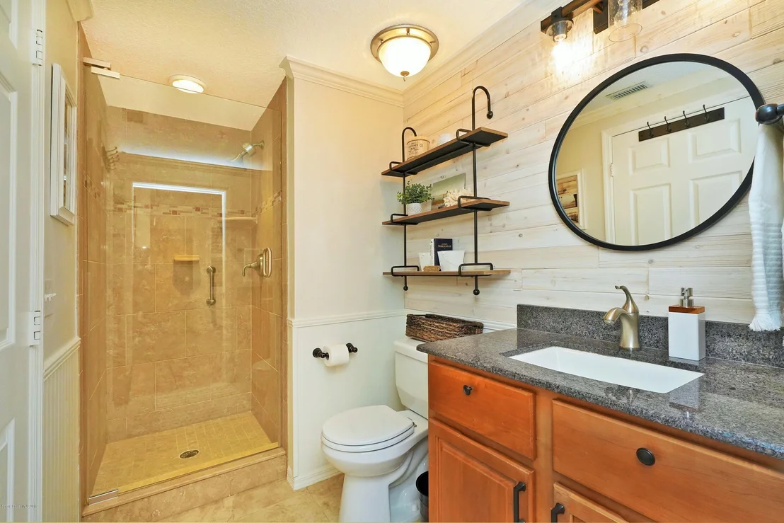 Photo of Unit 404 at 104 Riverside Drive