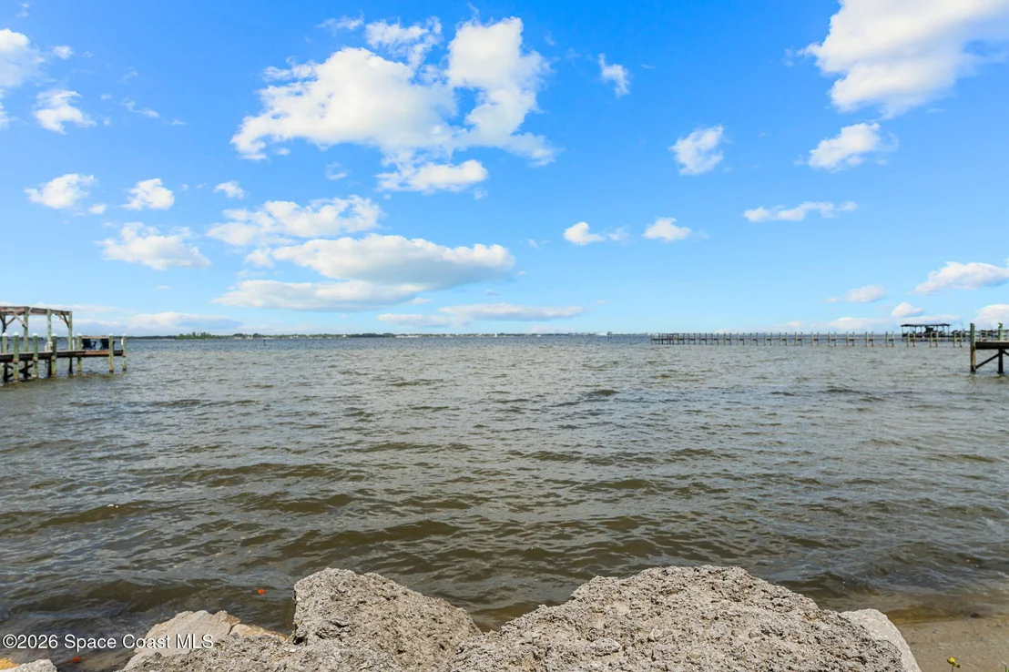 Photo of 327 Island Drive