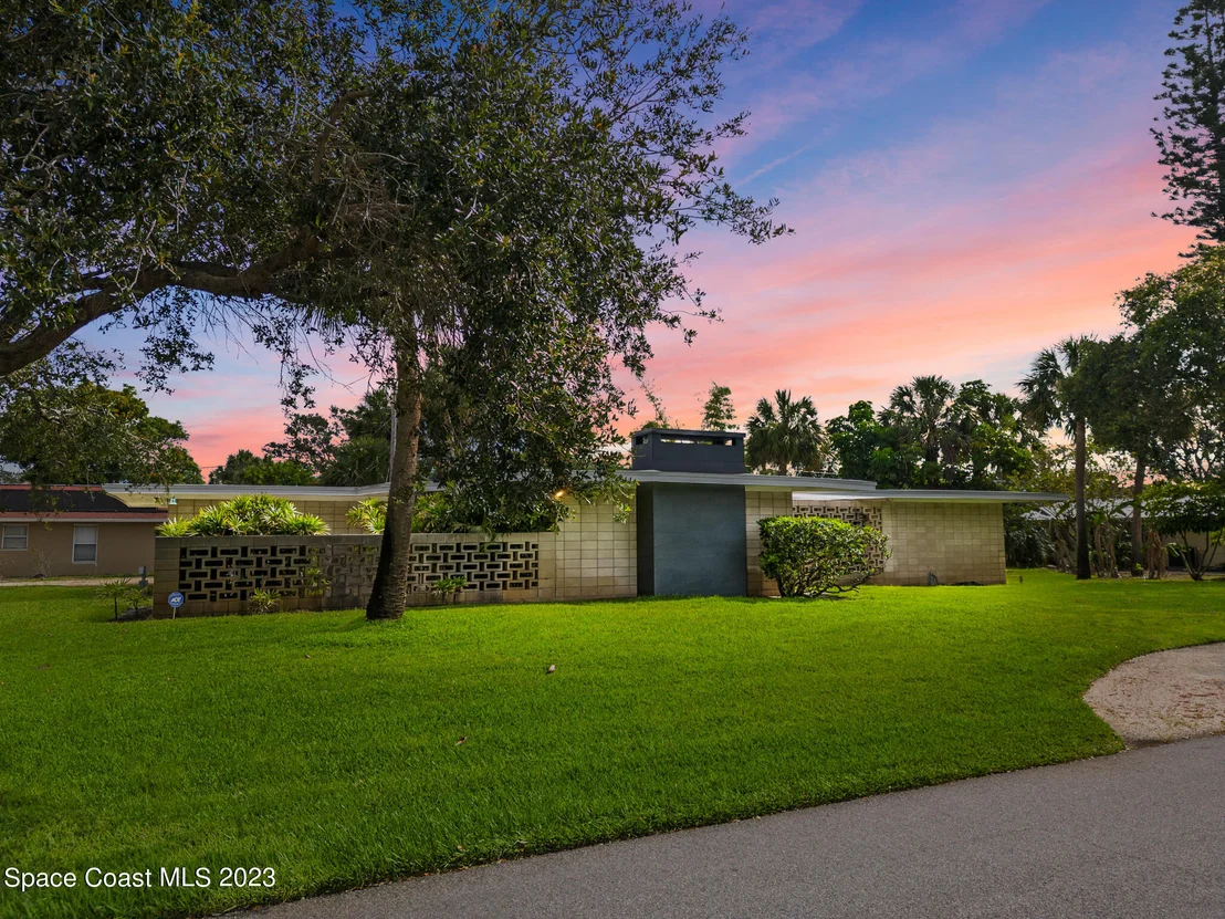 Photo of 598 Seabreeze Drive