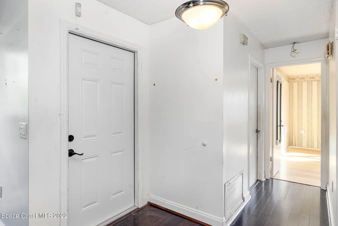 Photo of 1060 Emerald Road SE