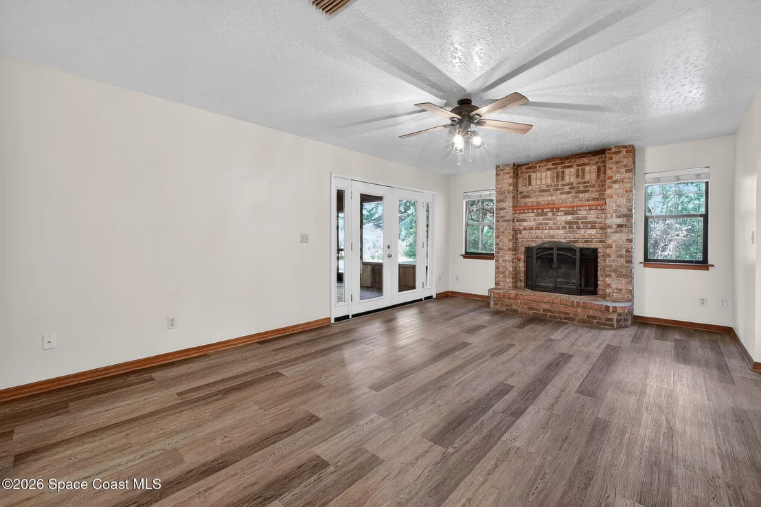 Photo of 3380 Lionel Road