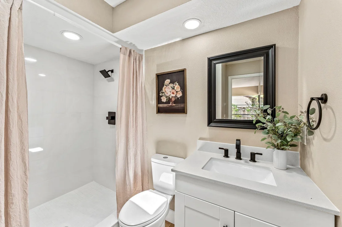 Photo of 4695 Robert Street