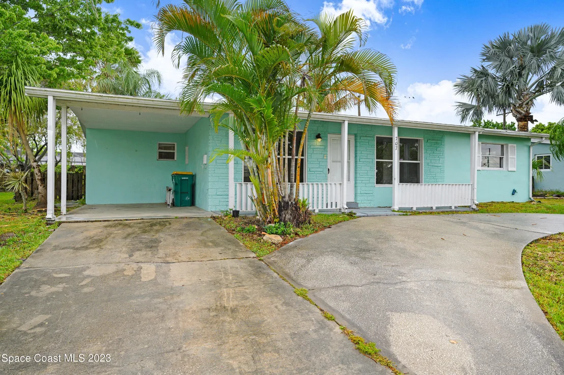 Photo of 707 Ixora Drive