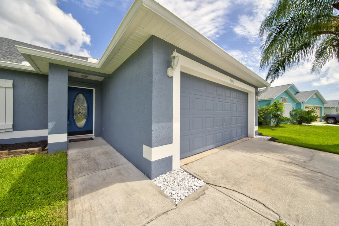 Photo of 2380 High Ridge Road