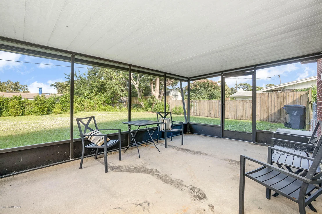 Photo of 960 Forest Road