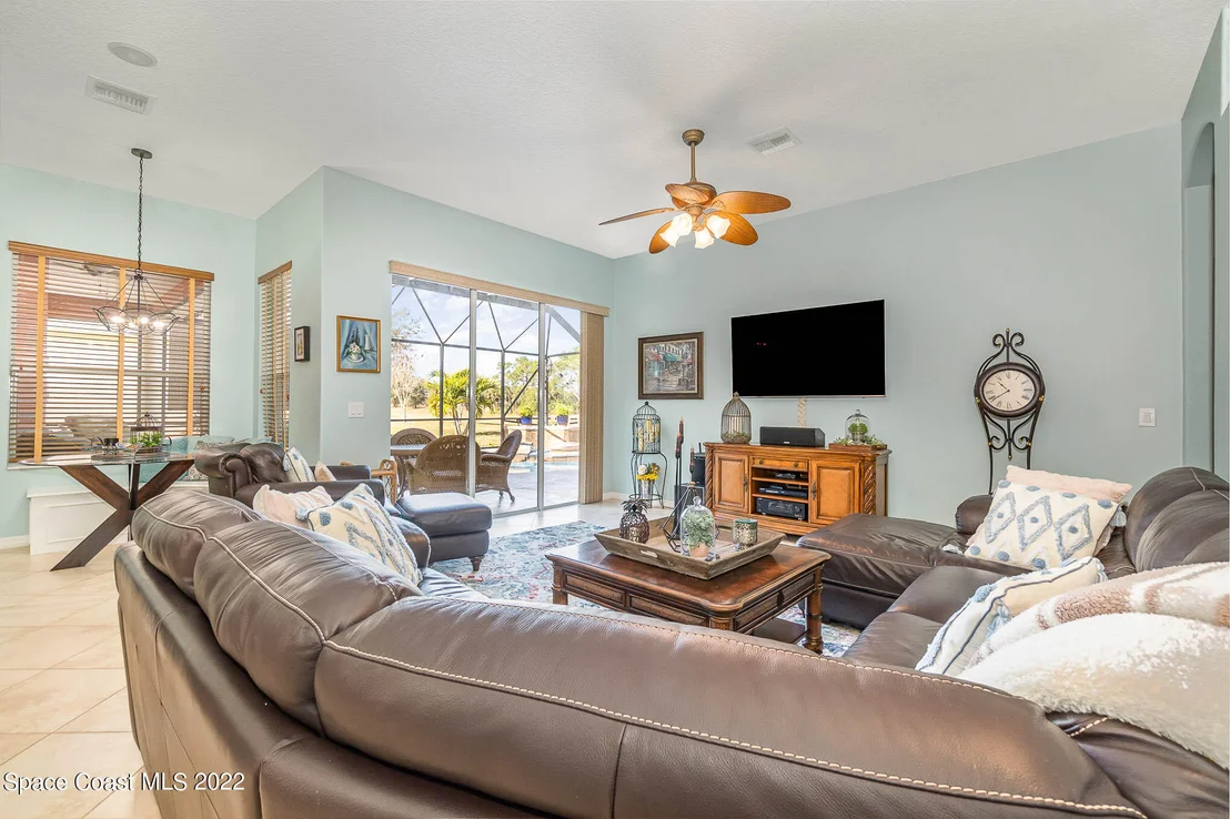 Photo of 1836 Windbrook Drive SE