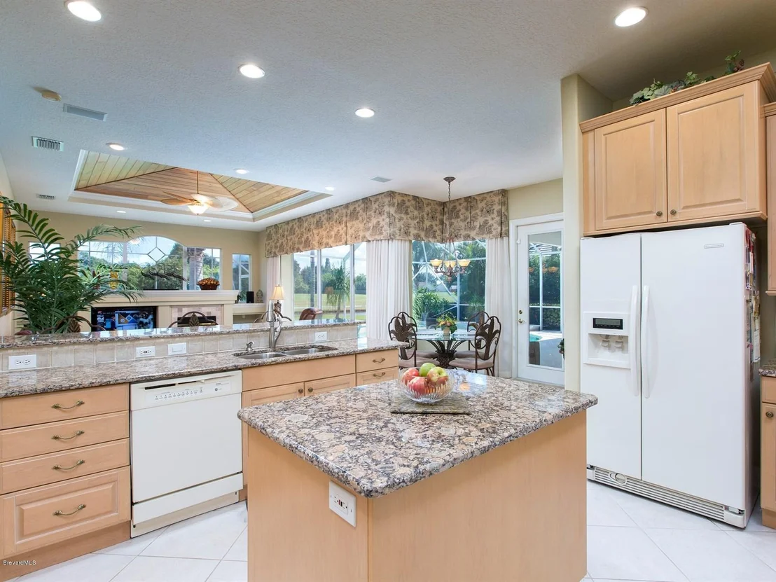 Photo of 965 Chatsworth Drive