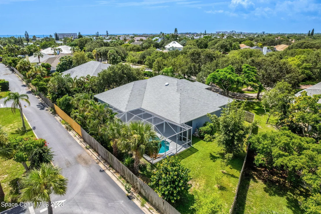 Photo of 213 Peregrine Drive