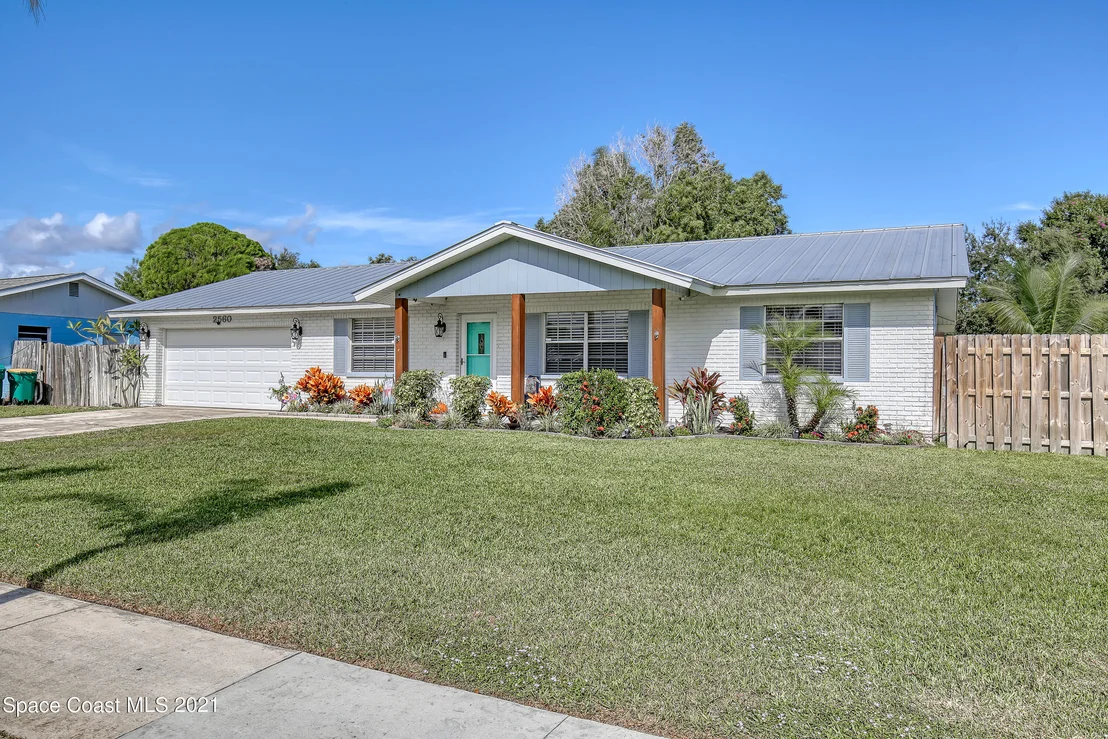 Photo of 2560 Corbusier Drive