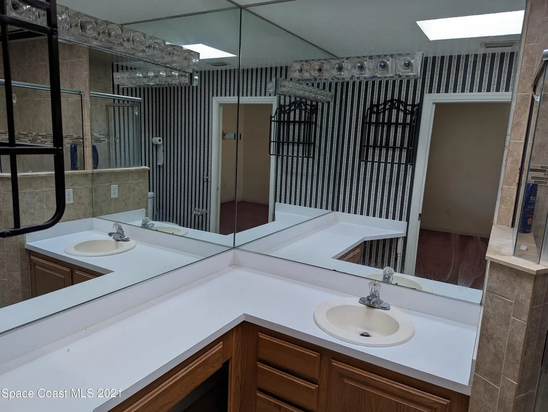 Photo of 6487 Hudson Road