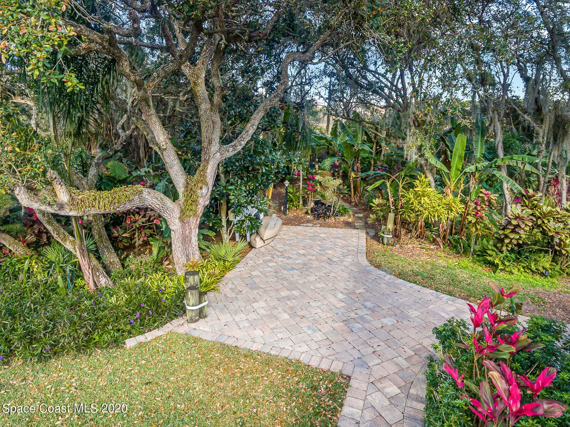 Photo of 4333 Long Lake Road