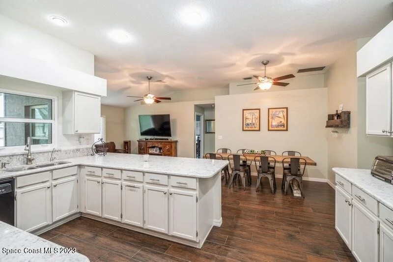 Photo of 948 Whisperoak Drive
