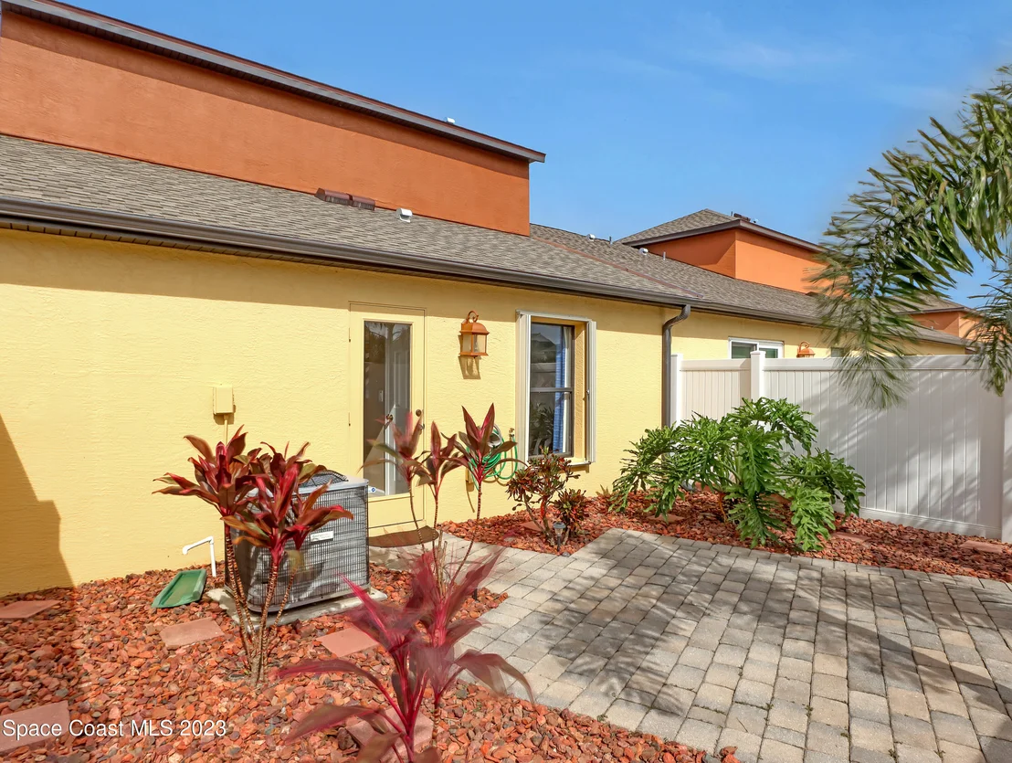 Photo of Unit 103 at 990 Luminary Circle