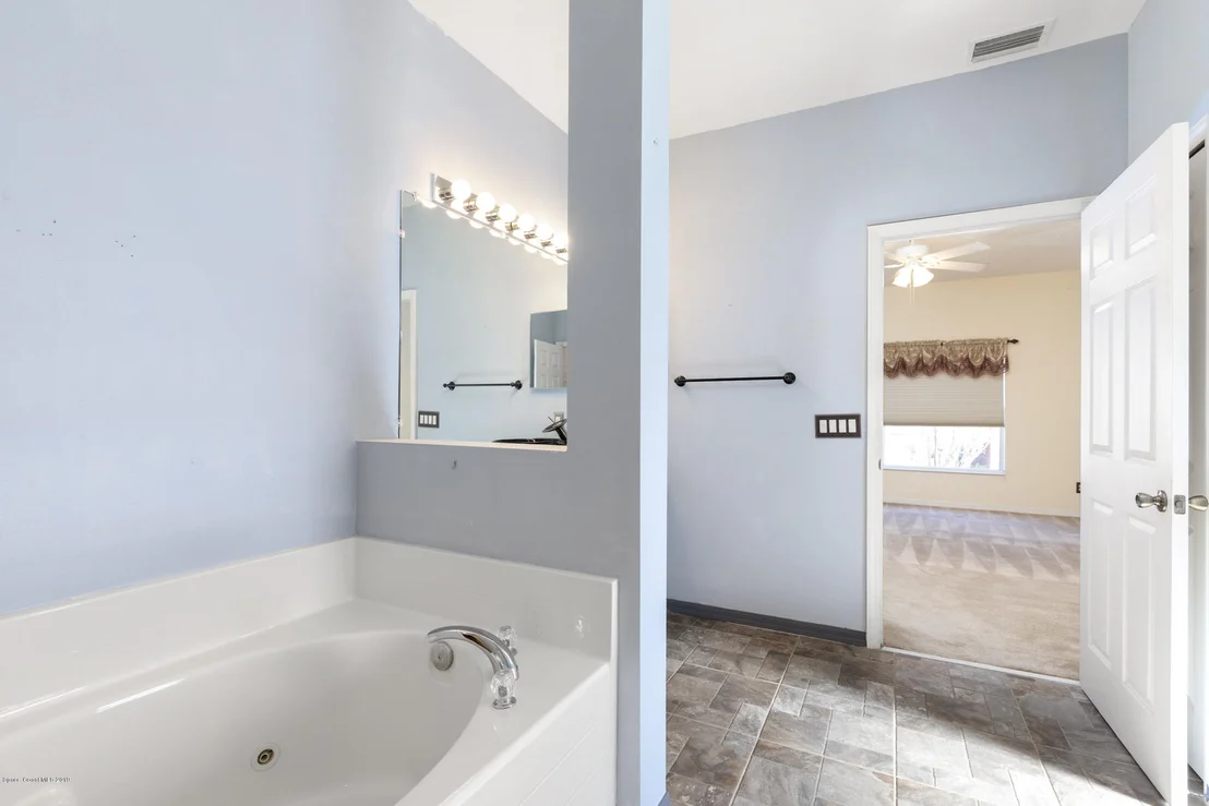Photo of 5585 Graham Street