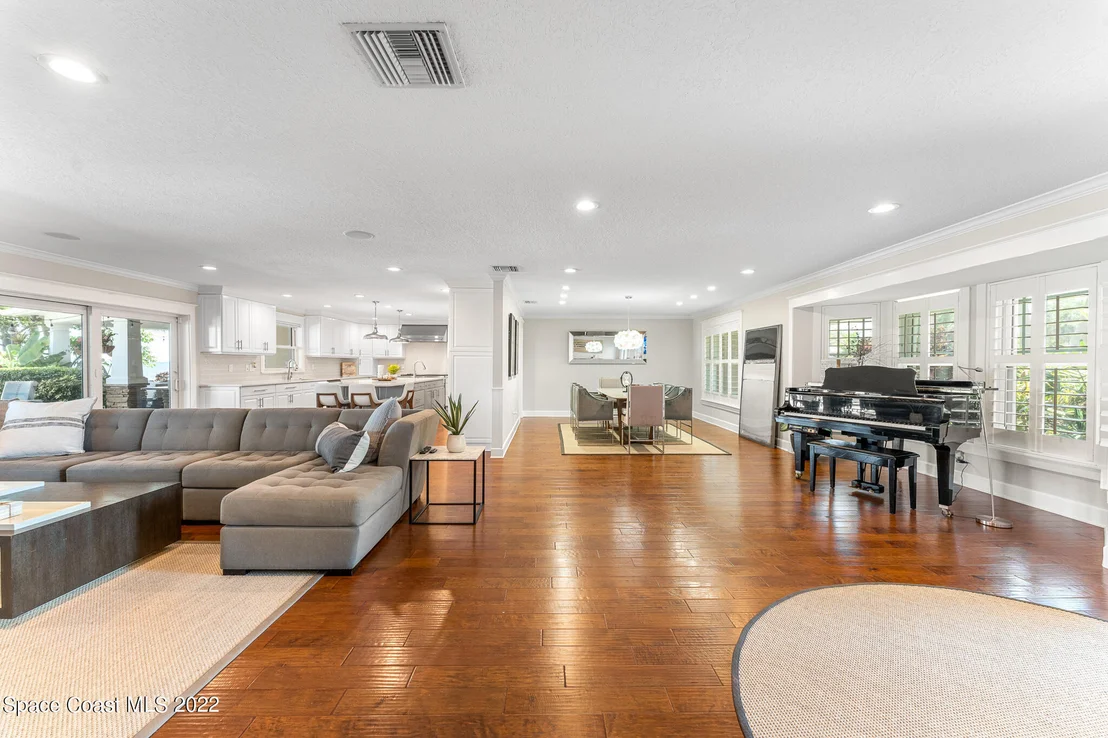 Photo of 437 River View Lane
