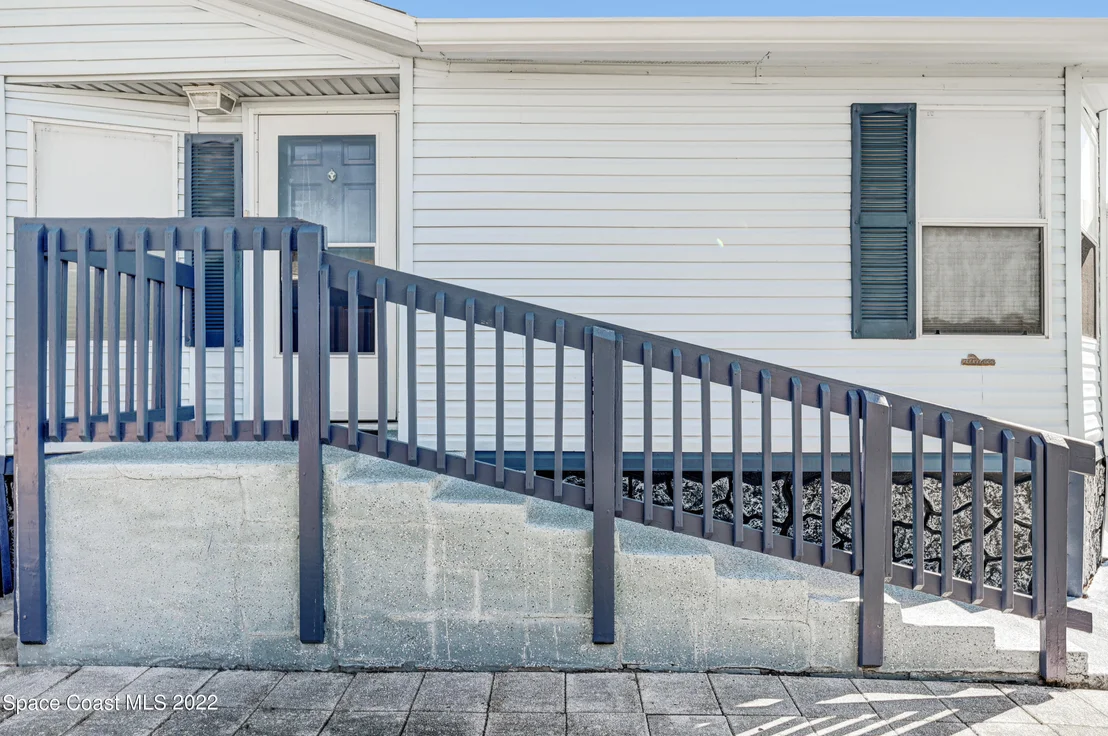 Photo of 2323 Coconut Palm Drive NE