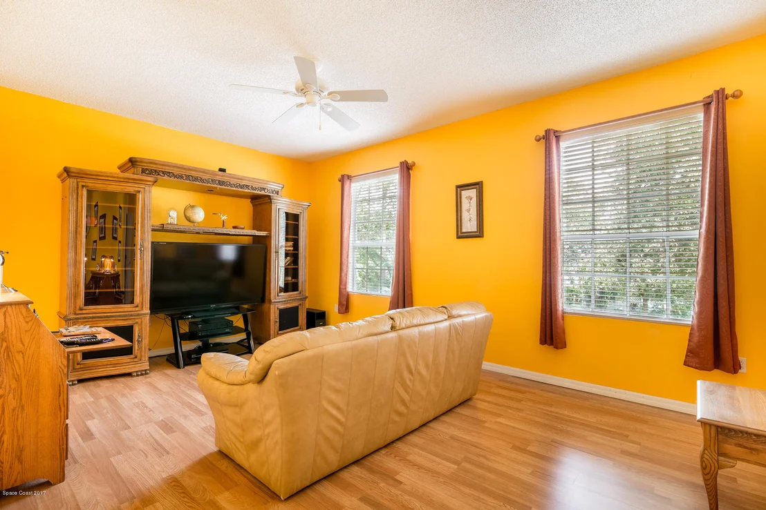 Photo of 981 Hollister Drive