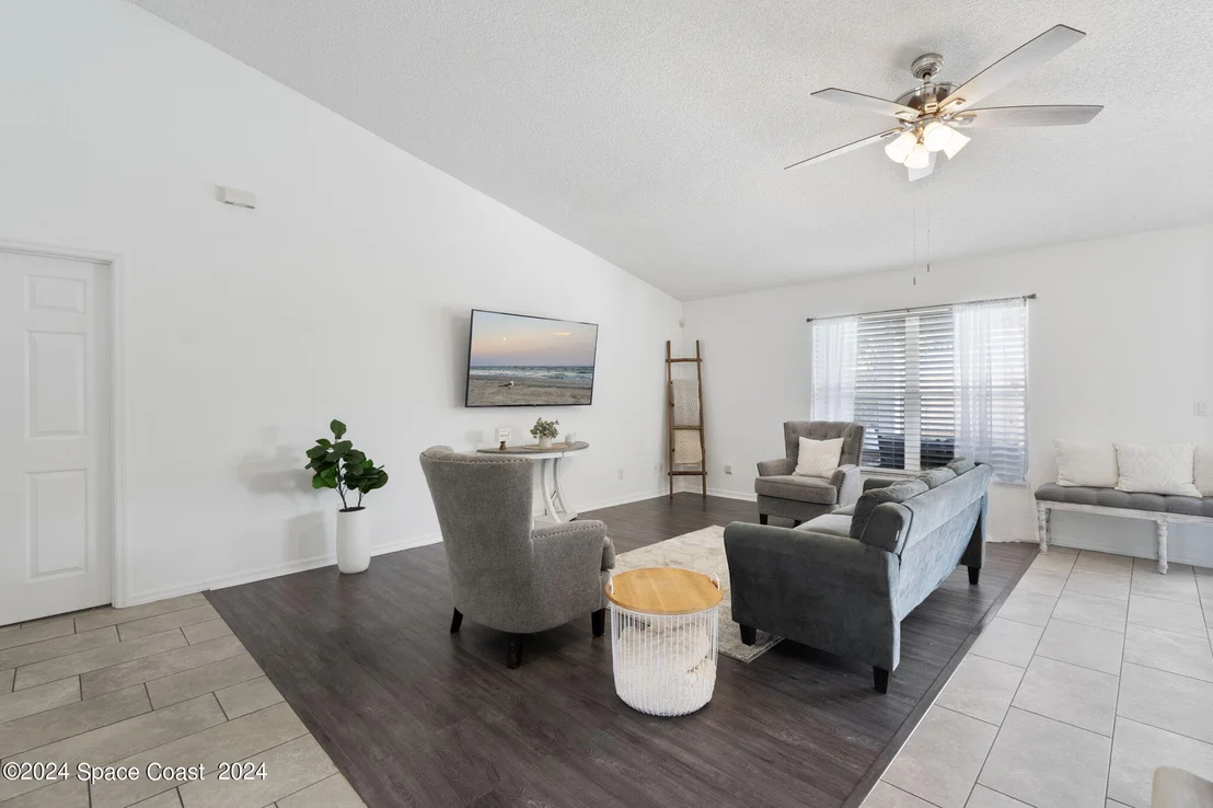 Photo of 1049 Jacaranda Circle
