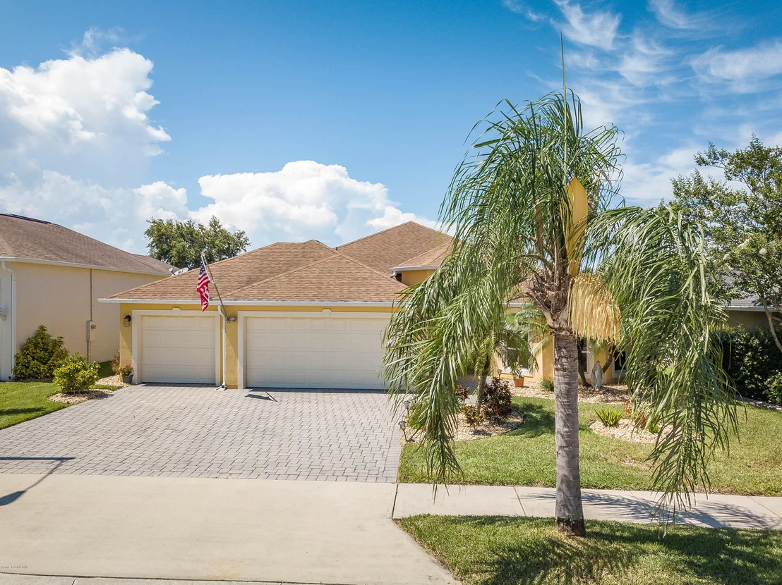 Photo of 1977 Auburn Lakes Drive