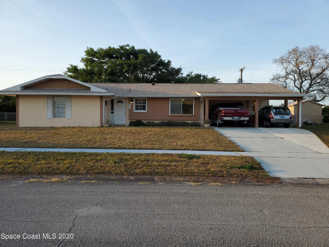 Photo of 880 Hampton Drive NE