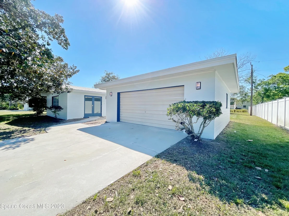 Photo of 445 Linda Lane