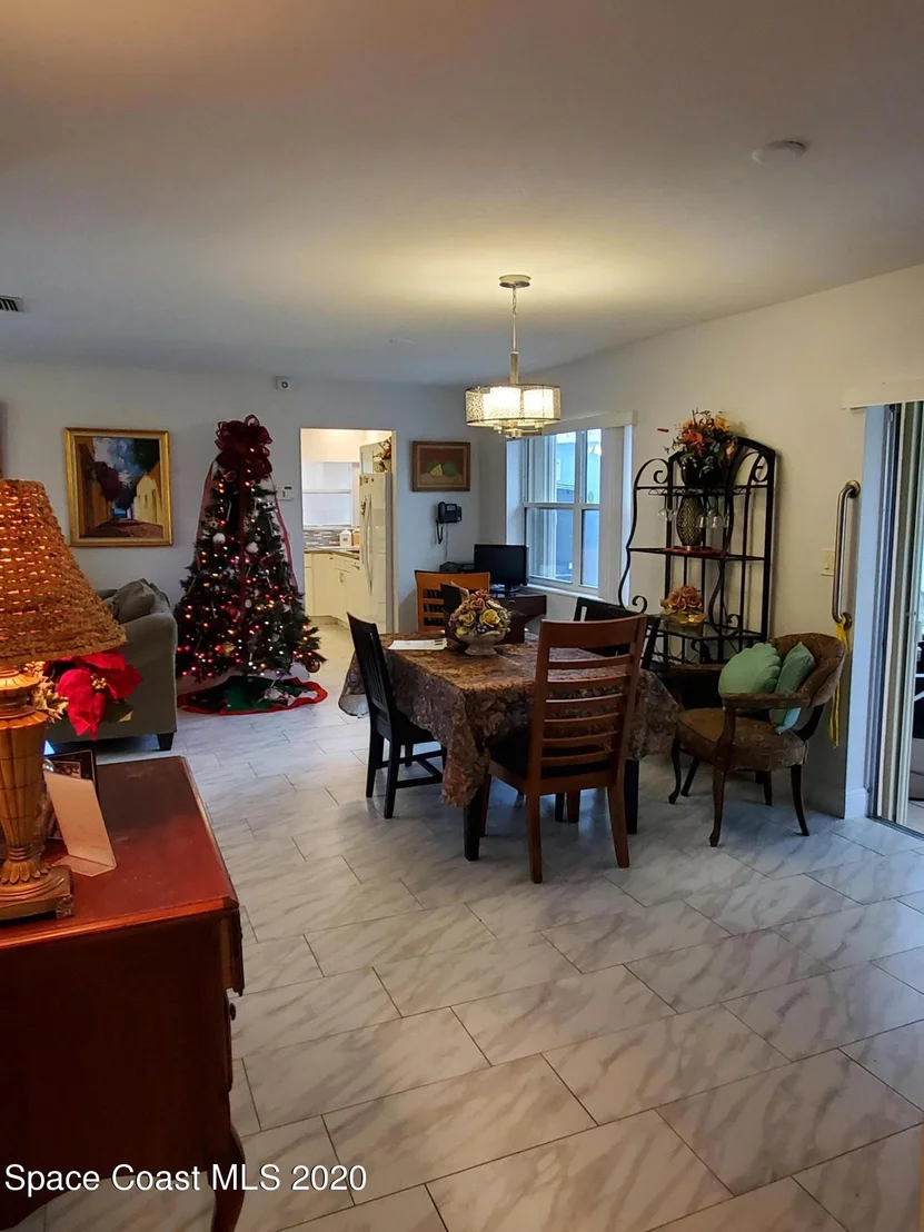 Photo of 1088 Cabot Drive NE