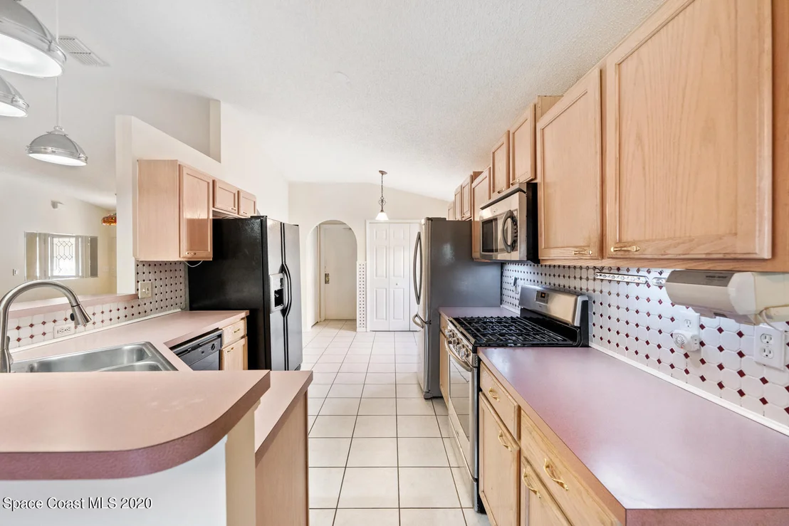 Photo of 1111 White Oak Circle