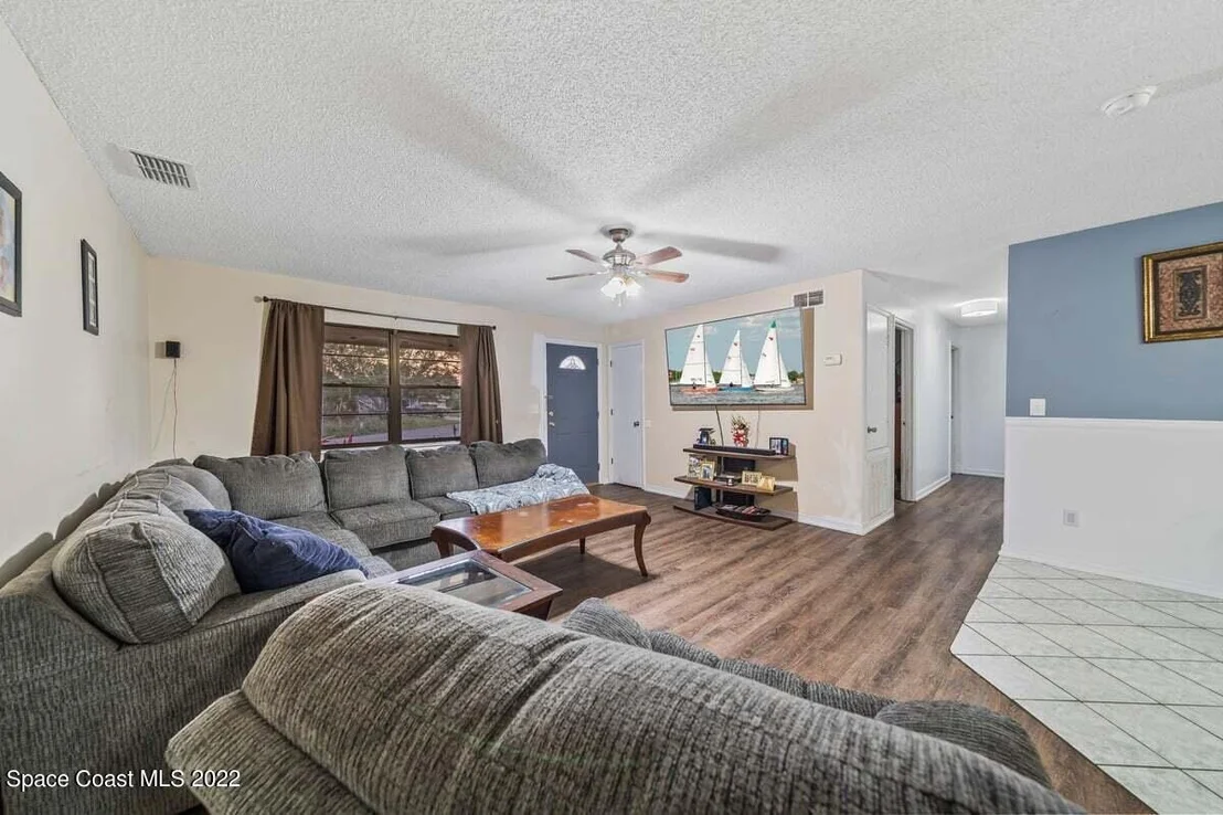 Photo of 6115 Quito Avenue